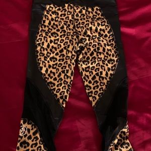 ZUMBA leopard print Capri length pants size: Medium